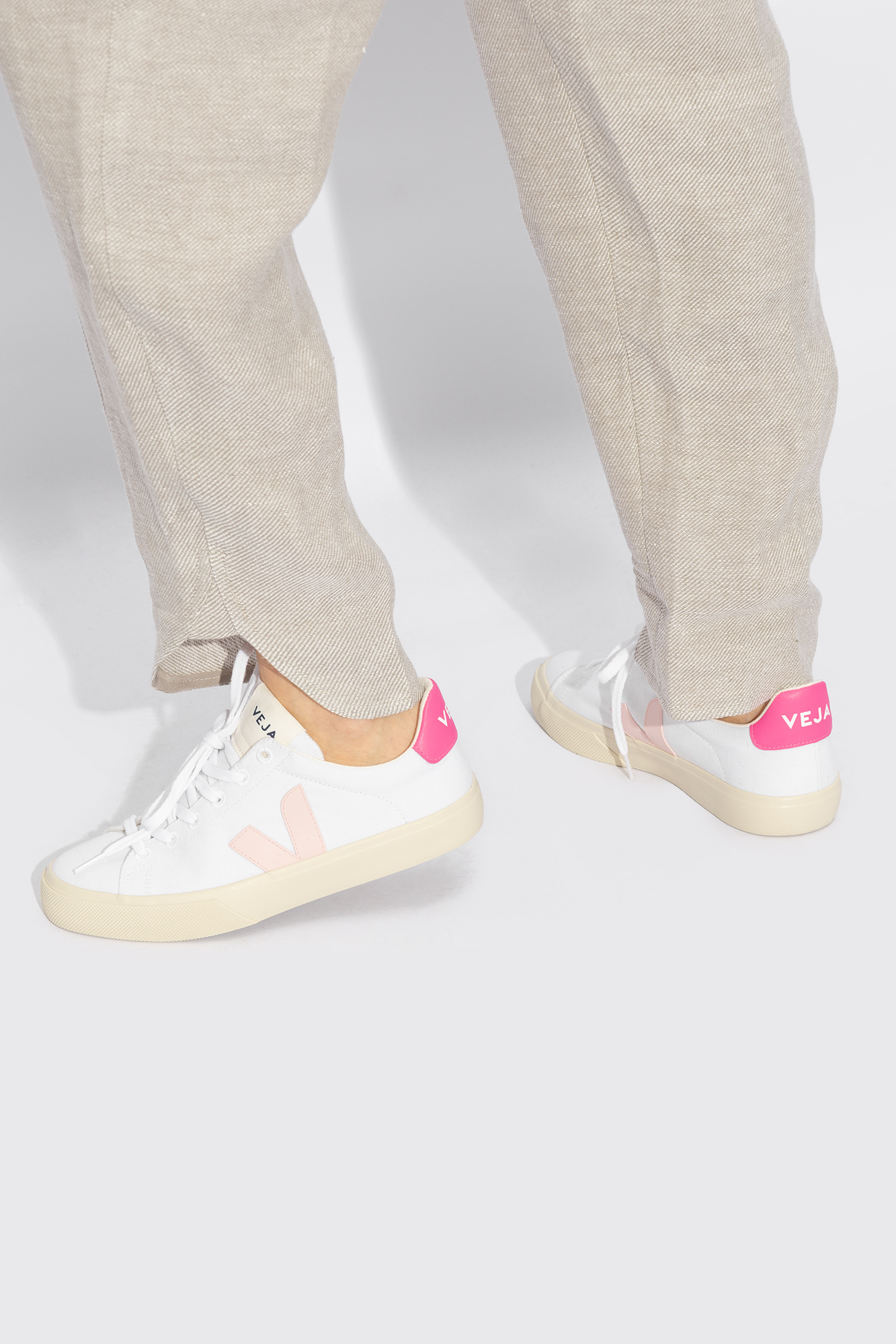 Veja canvas sales